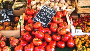 市場のトマト